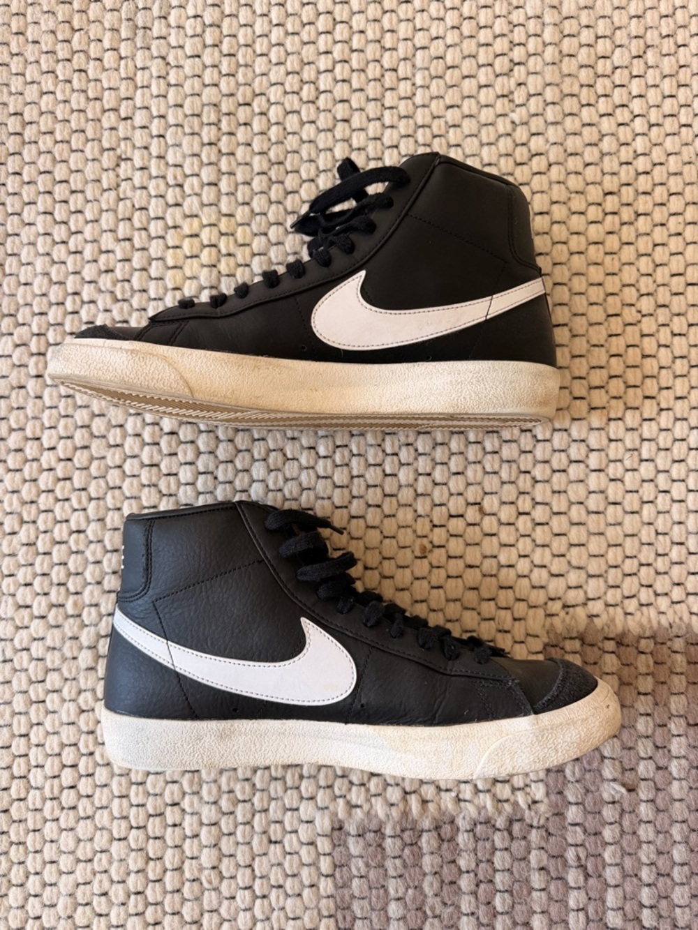Nike Blazer Mid - Black Sneakers